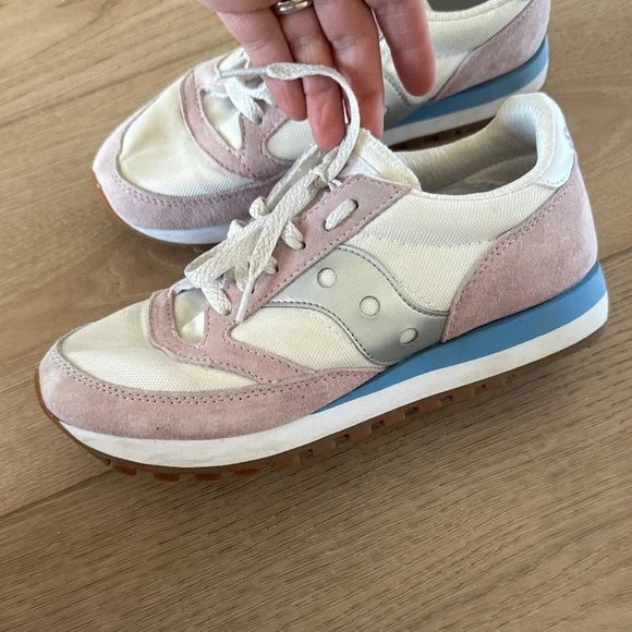Saucony Jazz Blush and Cream and Blue Running Shoes size 8 women’s - Picture 2 of 5